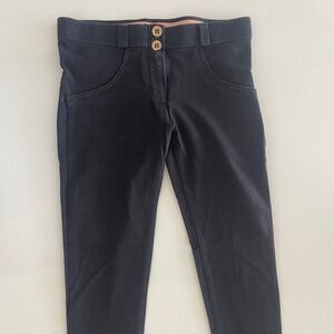 WRUP Fashion - Mid Rise - 7/8 Length - Black